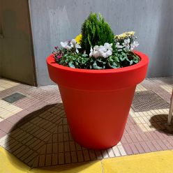 Jardinera urbana de polietileno 120 litros Milán